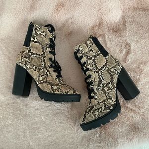 NEW Steve Madden Latch Boots